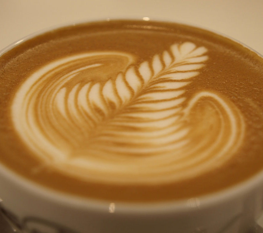 طراحی روی قهوه با کف شیرباویدئوی آموزشی