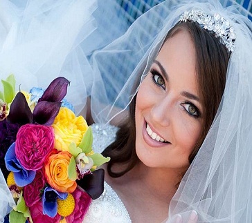 نمونه هایی از دسته گل های رنگی برای عروس خانم ها