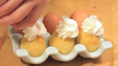 طرز پخت کیک در داخل تخم مرغ